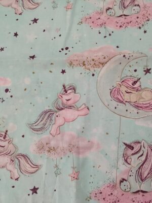 Vienaragiai melsvame fone