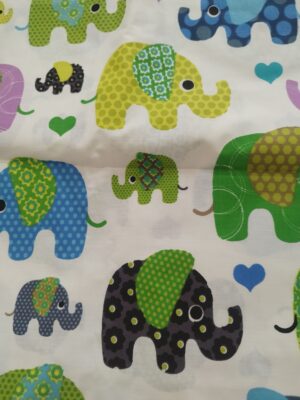 Drambliukai baltame fone