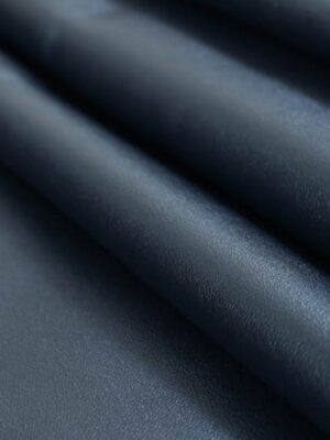 Juoda su mini mėlynu atspalviu